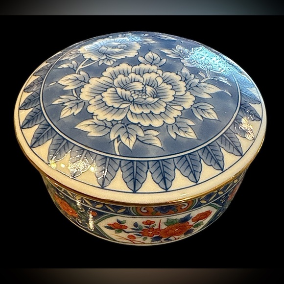 Tiffany & Co. Other - Tiffany & Co. Vintage Blue and White Floral Trinket Box